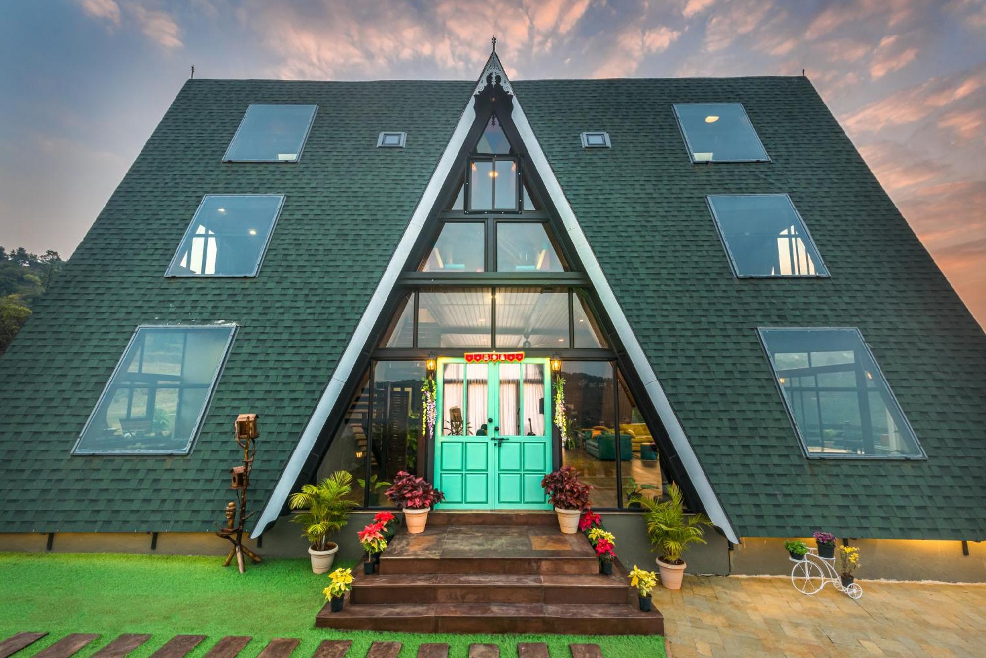 Saffronstays A Vantage, Panchgani - A Pyramid Shaped Unique Luxury Villa With Infinity Valley Views Exterior foto
