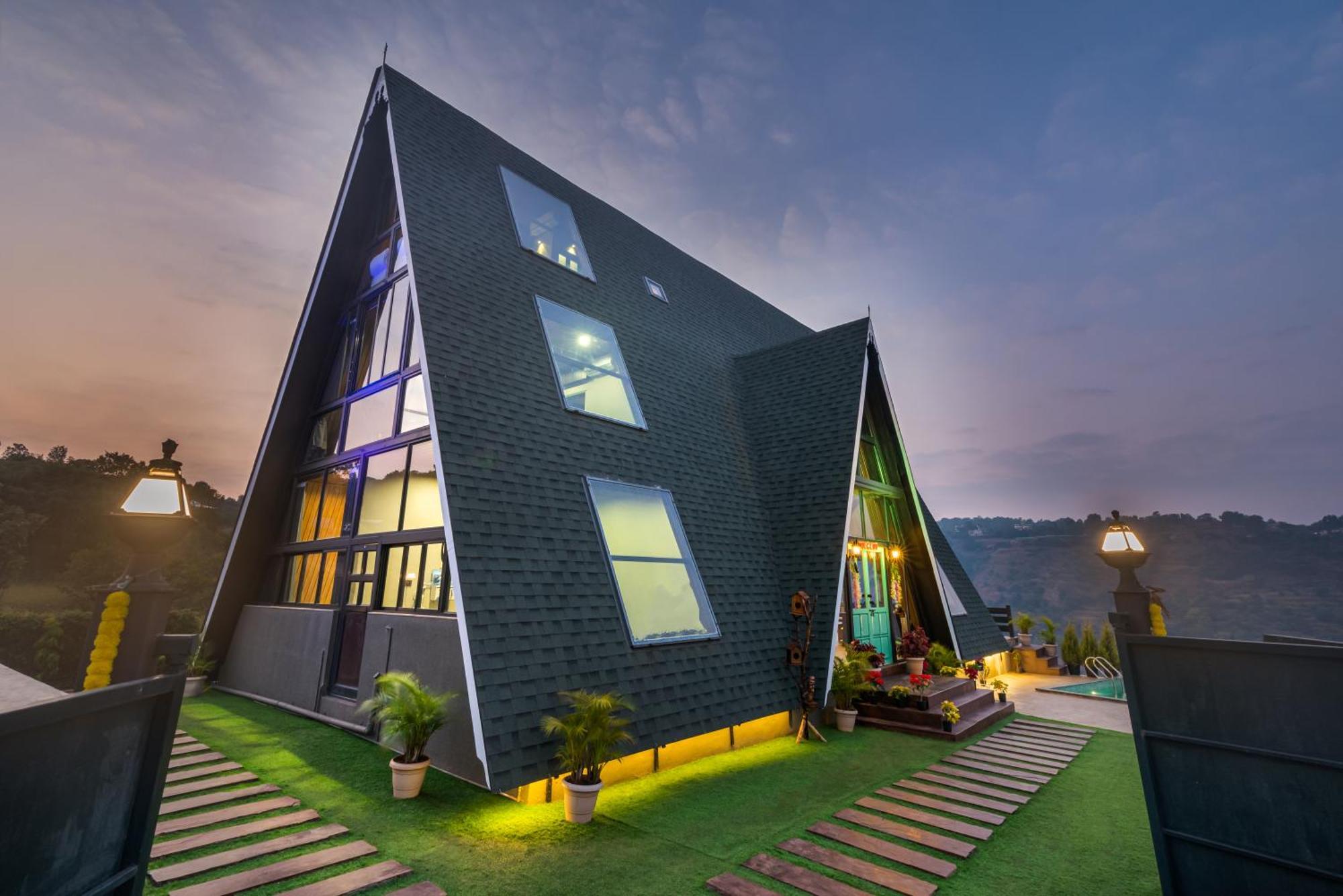 Saffronstays A Vantage, Panchgani - A Pyramid Shaped Unique Luxury Villa With Infinity Valley Views Exterior foto